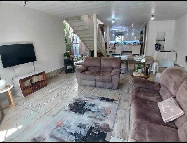 4 BEDROOM APARTMENT FOR SALE IN BASSONIA